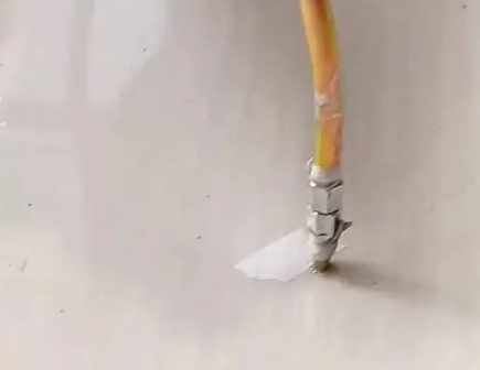 四会瓷砖空鼓维修公司专业解答在瓷砖铺贴过程中，如果使用的砂料过粗（如全部使用了粗砂），可能会导致以下问题